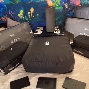 Sleep 8 hub 5 king blanket 2 air pillows and 2 covers